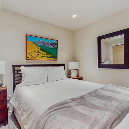 Chic Condo Unit 1 Аспън Екстериор снимка
